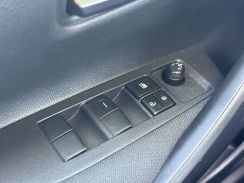 Used 2025 Toyota Corolla LE FWD image 17