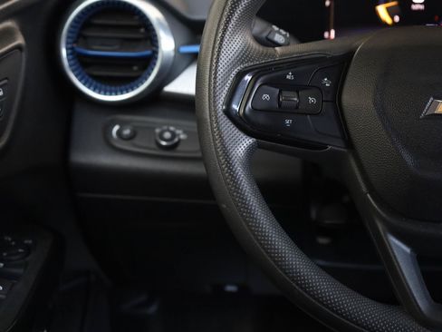 Used 2024 Chevrolet Trax LT FWD image 31
