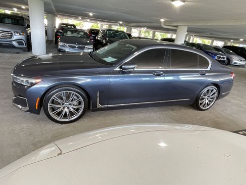 Used 2020 BMW 740i w/ Premium Package RWD image 12