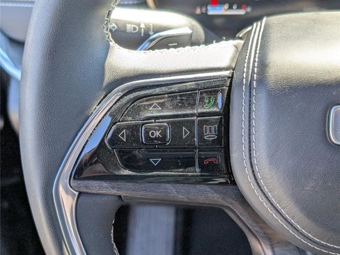 Used 2023 Jeep Grand Cherokee Overland w/ Luxury Tech Group IV AWD/4WD image 22