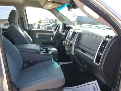 Used 2016 RAM 1500 Classic SLT w/ SLT Plus D←cor Group AWD/4WD image 31