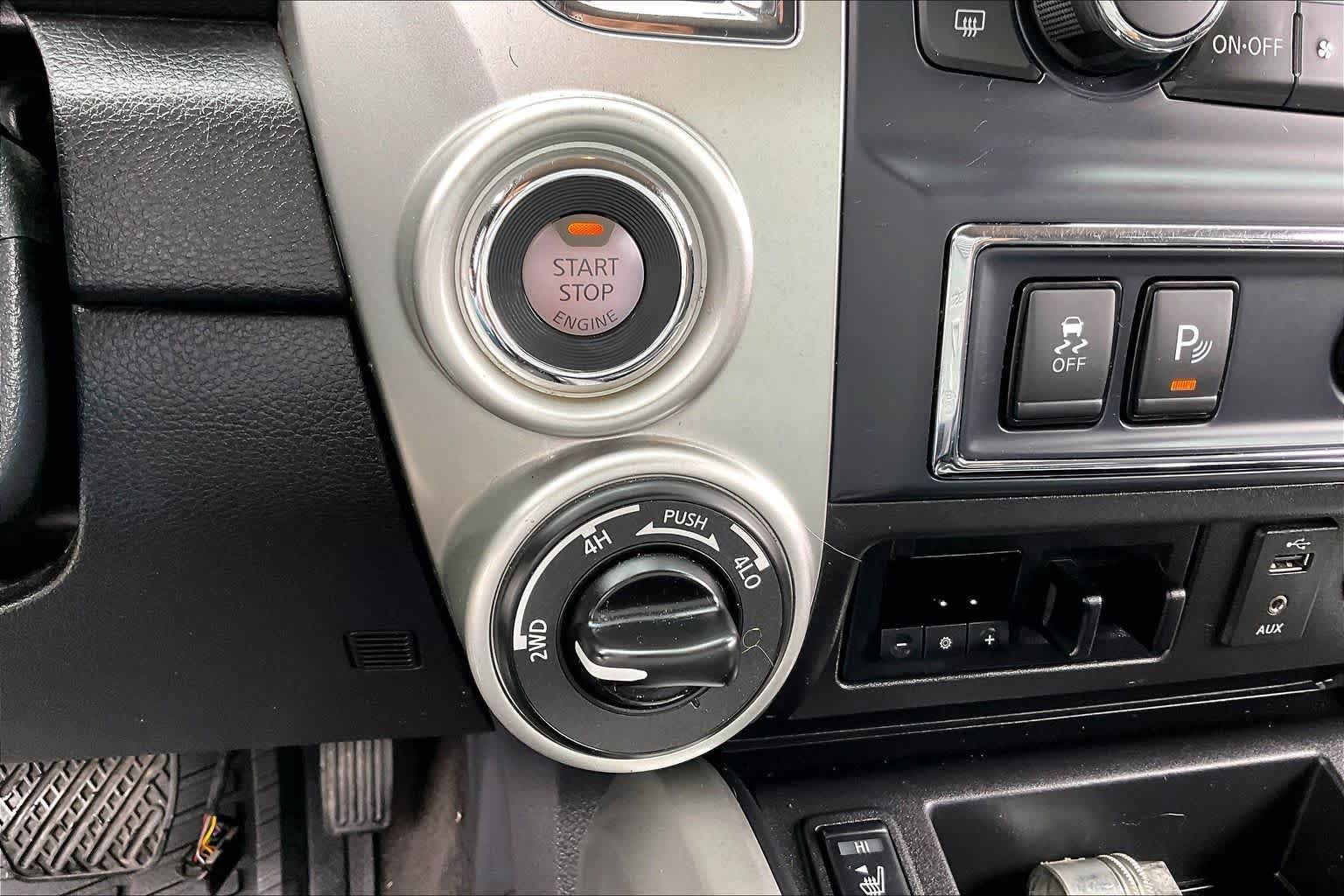 Used 2018 Nissan Titan SV w/ SV Convenience Package AWD/4WD image 31