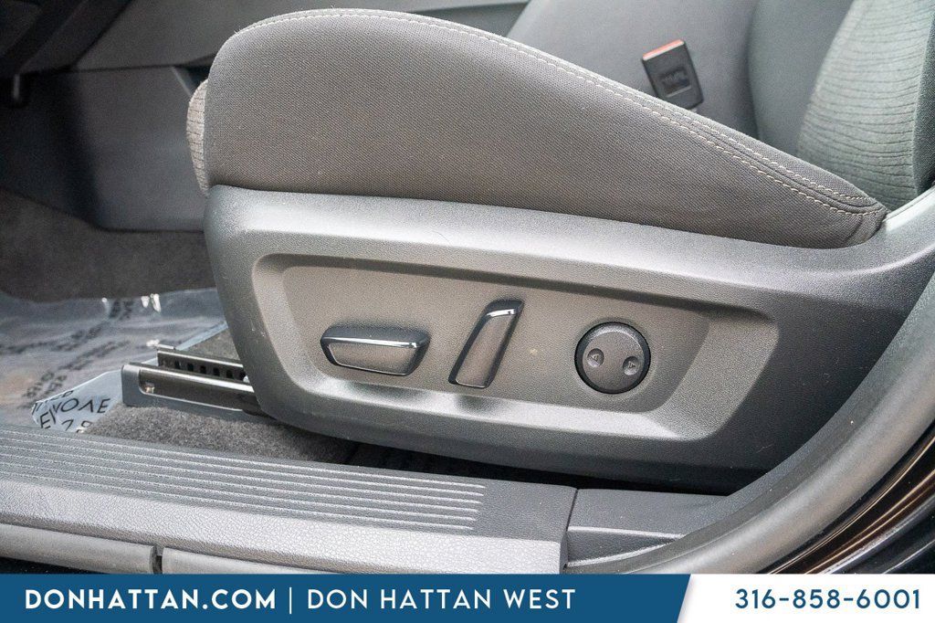 Used 2023 Nissan Rogue SV FWD image 15