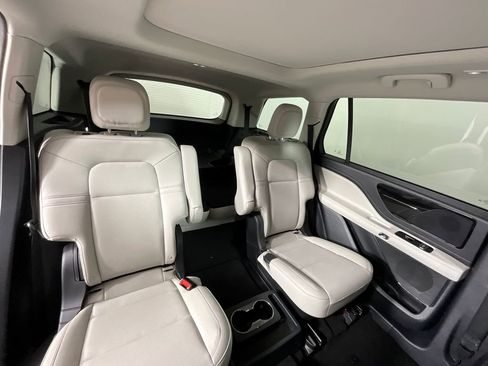 Used 2025 Lincoln Aviator 2WD image 22