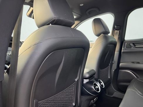 Used 2023 Alfa Romeo Stelvio Sprint image 21