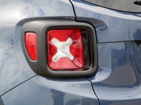 Used 2020 Jeep Renegade Altitude AWD/4WD image 17