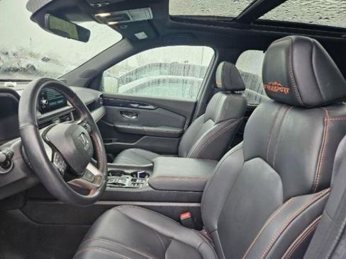 Used 2023 Honda Pilot TrailSport image 3