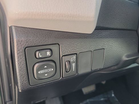 Used 2014 Toyota Corolla LE FWD image 20