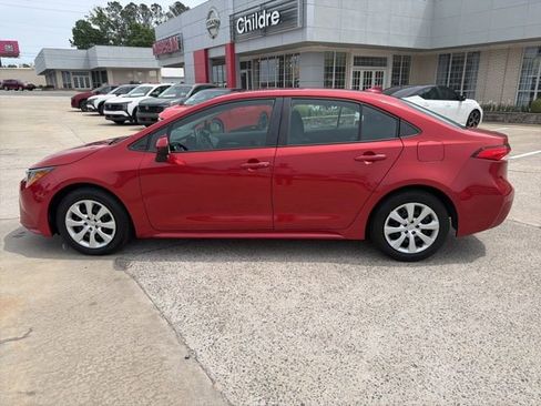 Used 2020 Toyota Corolla LE image 1