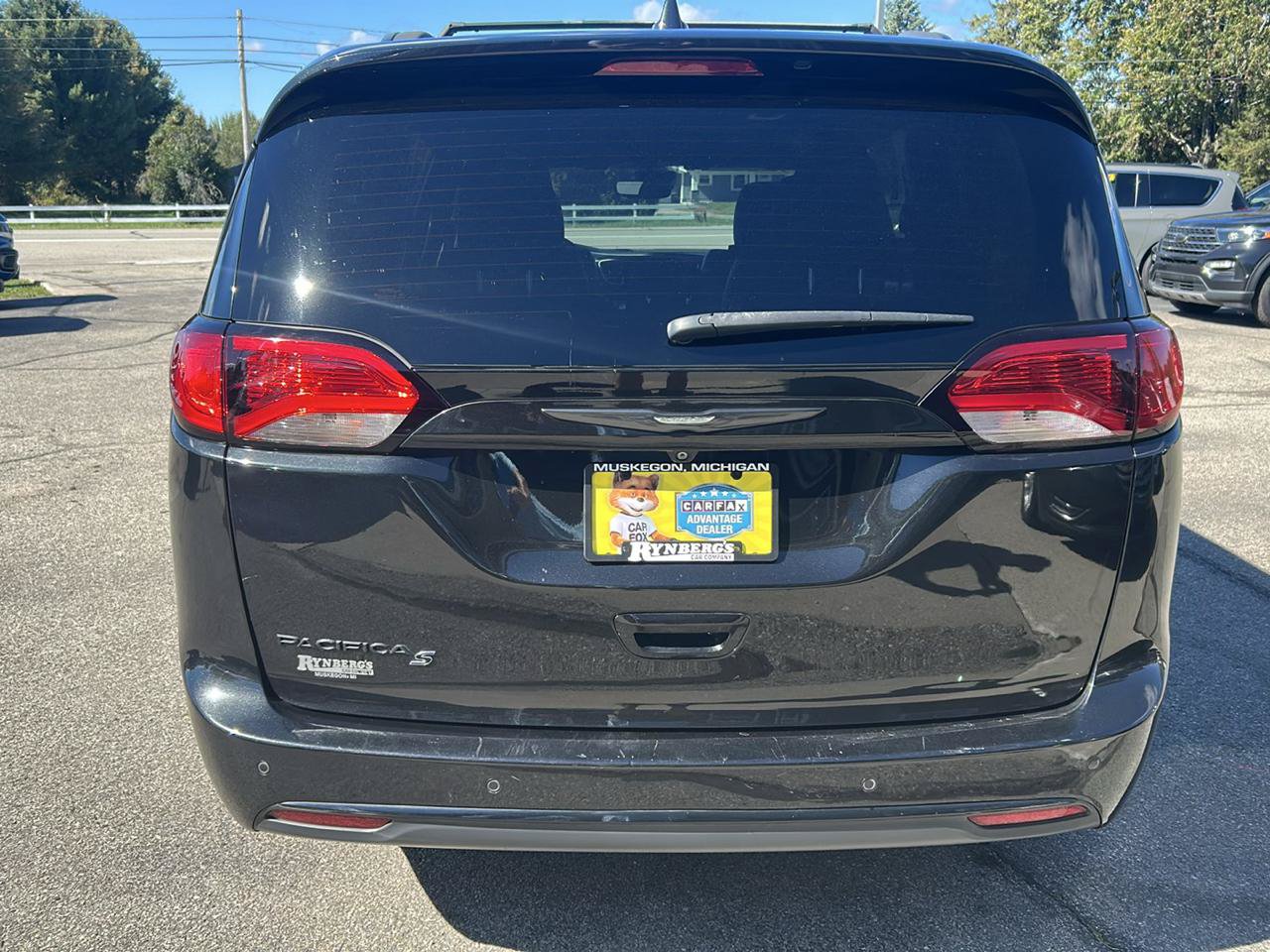 Used 2019 Chrysler Pacifica Touring-L w/ Advanced Safetytec Group FWD image 3