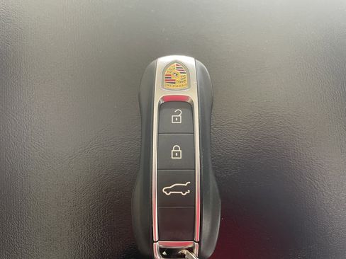 Certified 2022 Porsche Cayenne image 25