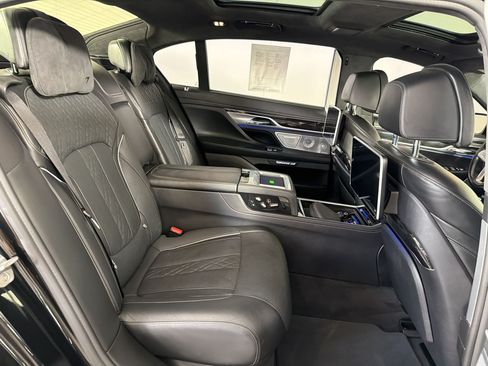 Used 2016 BMW 750i xDrive AWD/4WD image 24