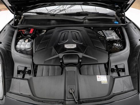 Used 2023 Porsche Cayenne S Platinum w/ Premium Package Plus image 48