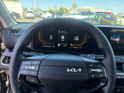 Used 2025 Kia K4 LXS image 28