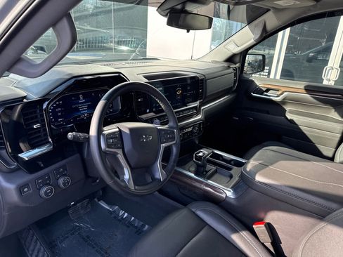 Used 2024 Chevrolet Silverado 1500 LT Trail Boss w/ Convenience Package II image 12