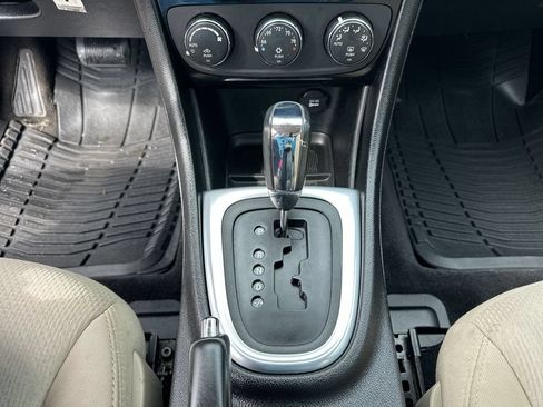 Used 2013 Chrysler 200 Touring FWD image 14
