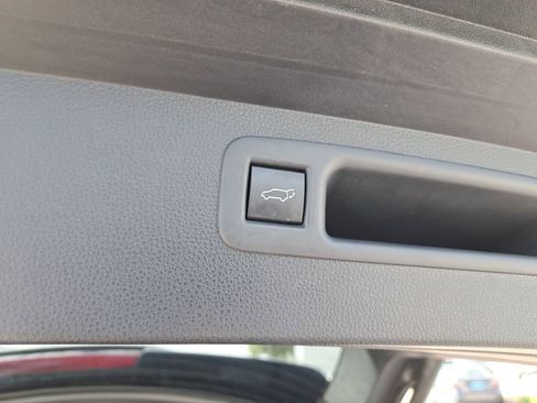 Certified 2020 Toyota Highlander XLE image 7