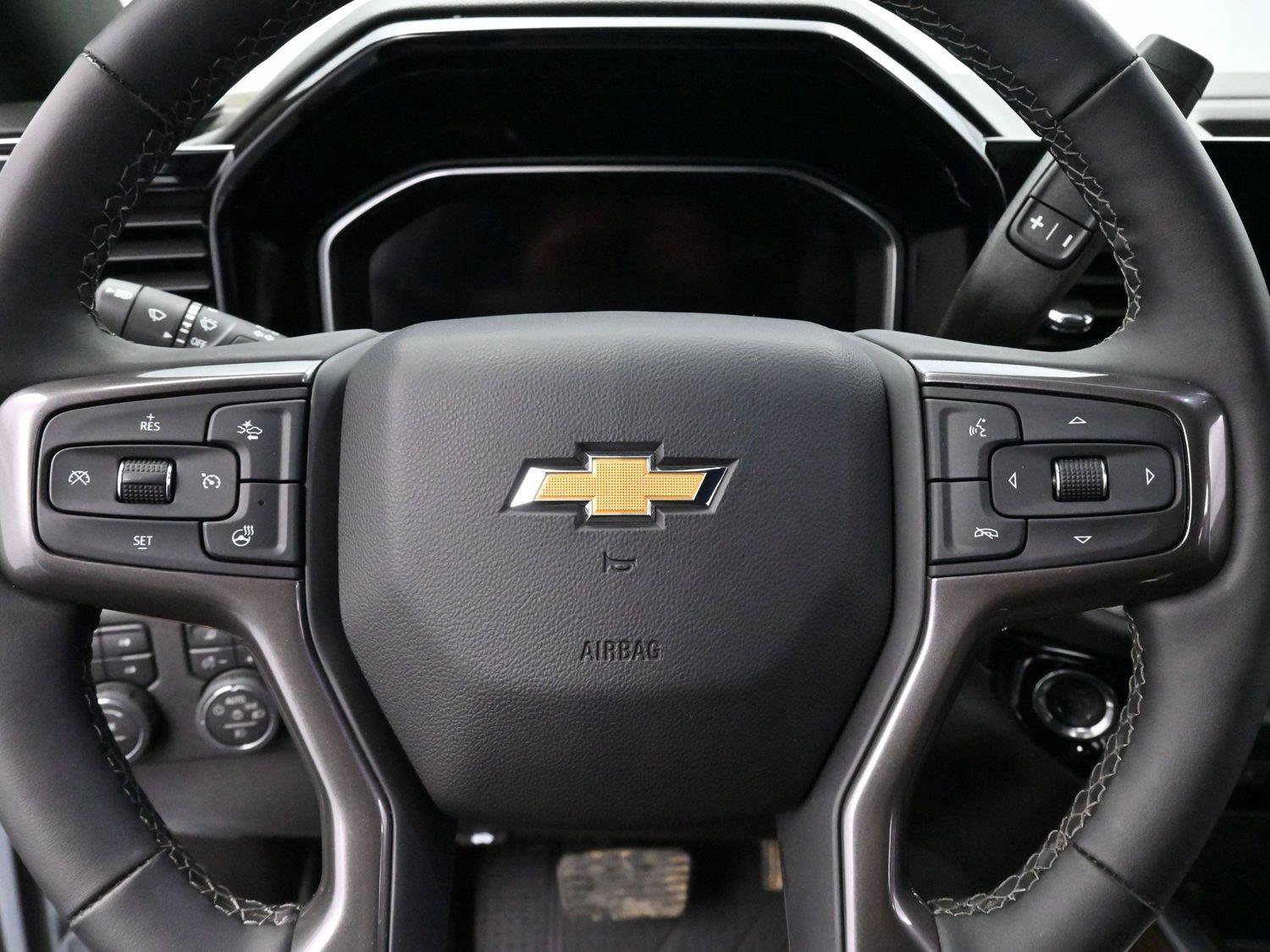 Used 2026 Chevrolet Silverado 3500 High Country w/ Technology Package AWD/4WD image 17