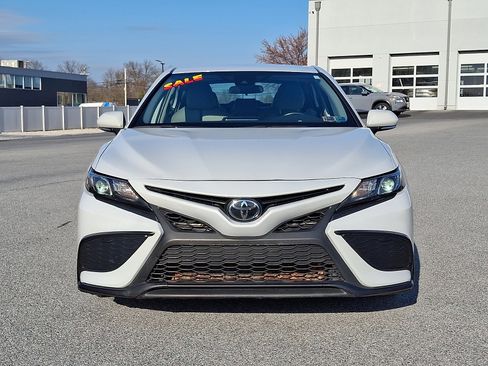 Used 2023 Toyota Camry SE image 2