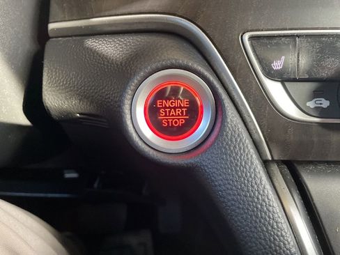 Used 2018 Honda Accord EX image 19