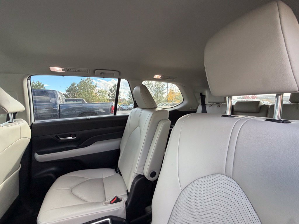 Used 2025 Toyota Grand Highlander AWD image 20