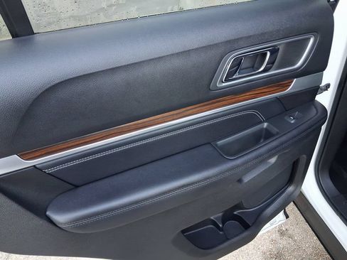 Used 2016 Ford Explorer Limited w/ Equipment Group 301A FWD image 13