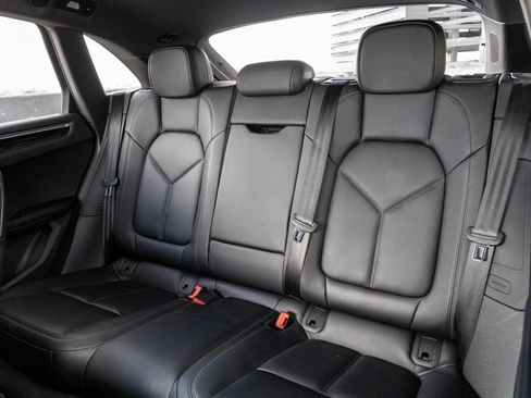 Certified 2025 Porsche Macan image 24