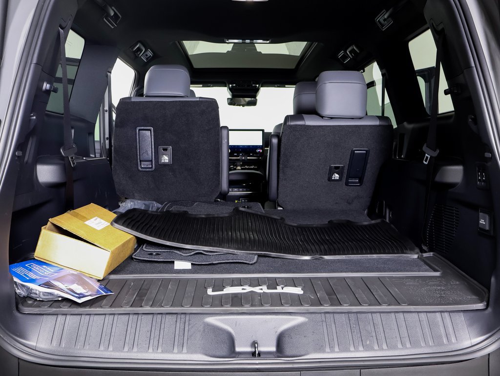 Used 2025 Lexus GX 550 w/ Accessory Package (2T) AWD/4WD image 17