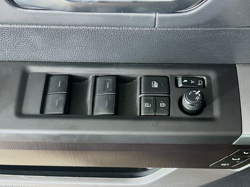 Used 2022 Toyota Tundra Platinum AWD/4WD image 15
