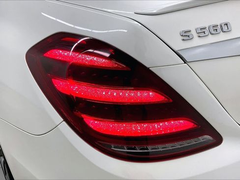 Used 2019 Mercedes-Benz S 560 Sedan image 28
