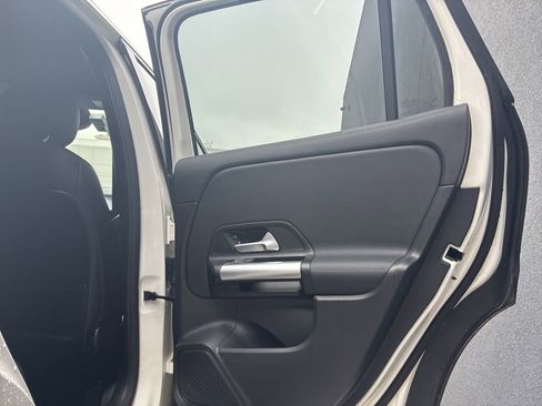 Used 2025 Mercedes-Benz GLA 250 4MATIC image 21