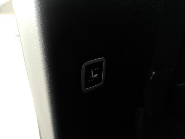 Used 2025 Chrysler Pacifica Limited FWD image 34