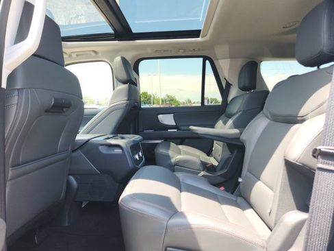 Used 2025 Ford Expedition Active AWD/4WD image 25