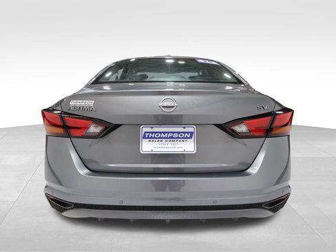 Used 2024 Nissan Altima 2.5 SV image 3
