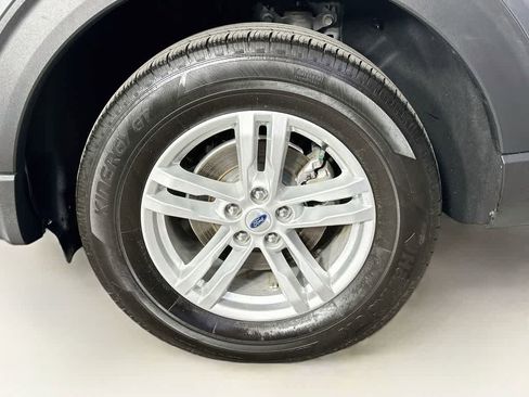 Used 2023 Ford Explorer XLT w/ Equipment Group 202A AWD/4WD image 8