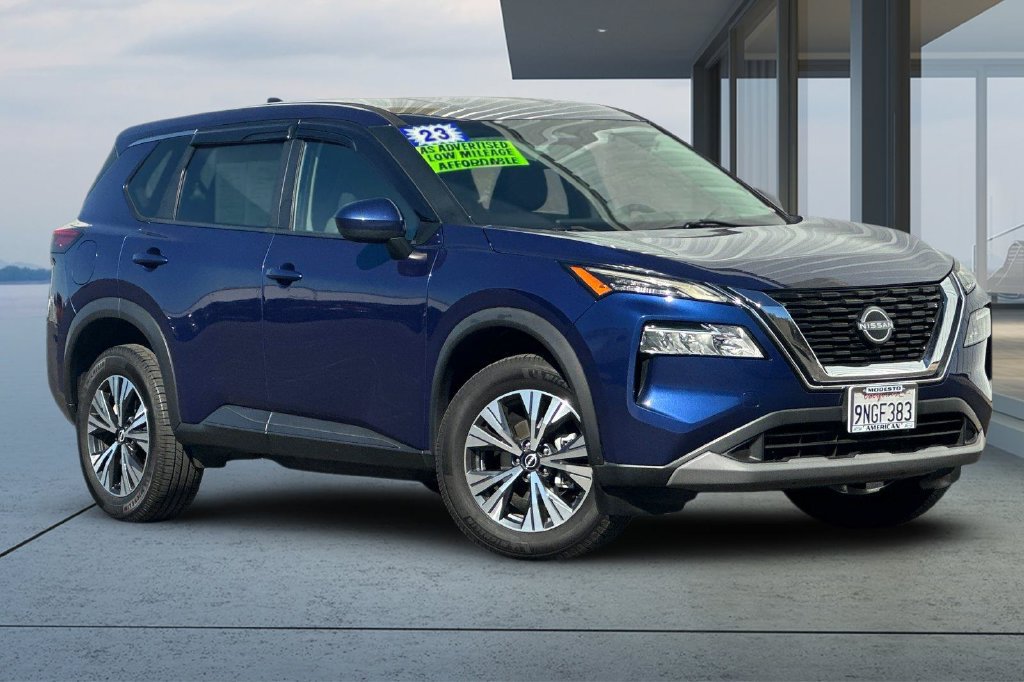 Used 2023 Nissan Rogue SV AWD/4WD image 2