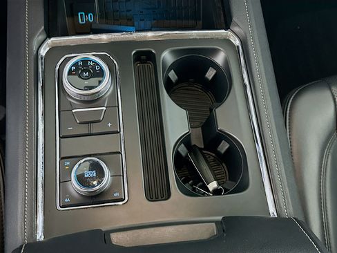 Used 2024 Ford Expedition Max XLT image 25