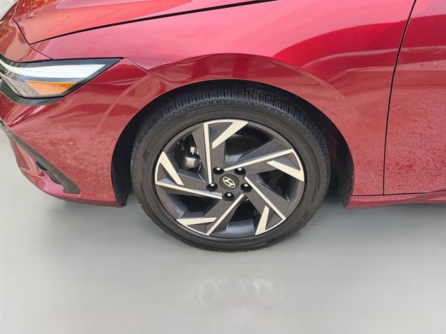 Certified 2025 Hyundai Elantra SEL FWD image 30