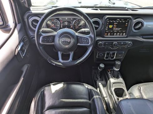 Used 2022 Jeep Gladiator Overland w/ Trailer Tow Package AWD/4WD image 18