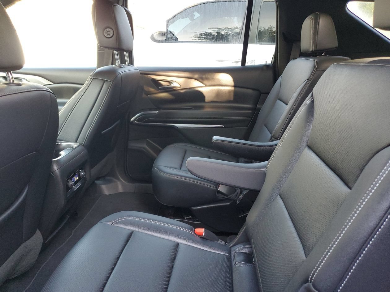 Used 2026 Chevrolet Traverse LT FWD image 9