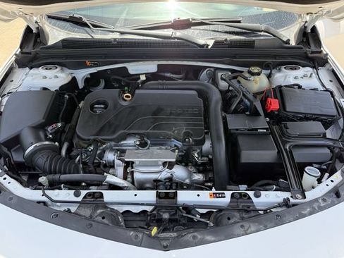 Used 2018 Chevrolet Malibu LT FWD image 25
