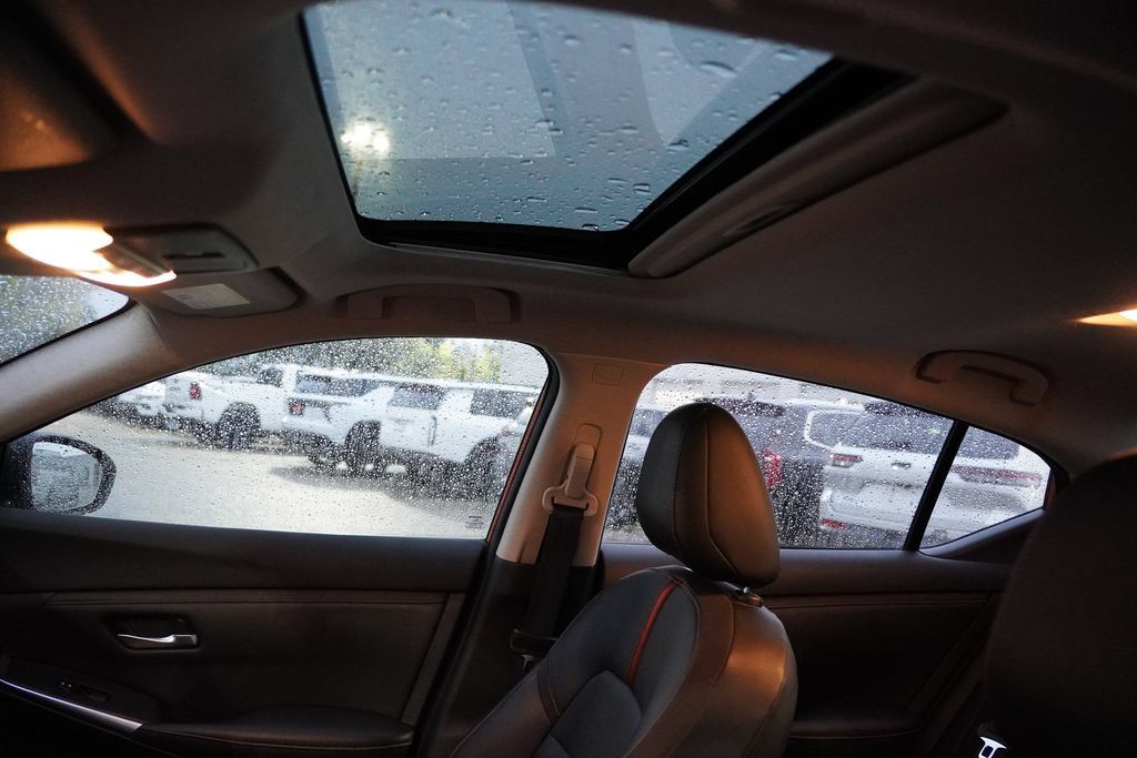 Used 2020 Nissan Sentra SR w/ Premium Package FWD image 5
