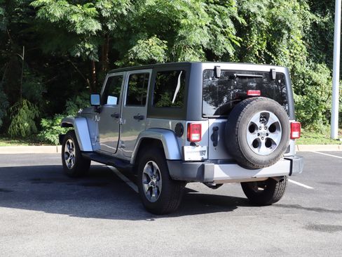 Used 2017 Jeep Wrangler Unlimited Sahara AWD/4WD image 7