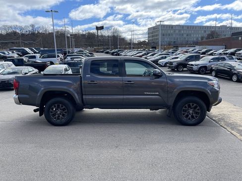 Used 2022 Toyota Tacoma SR5 image 7