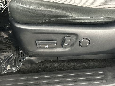 Used 2017 Toyota 4Runner SR5 AWD/4WD image 19