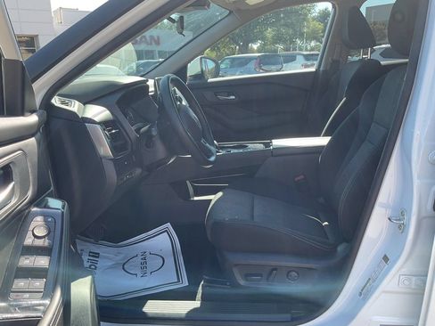 Used 2025 Nissan Rogue SV FWD image 8