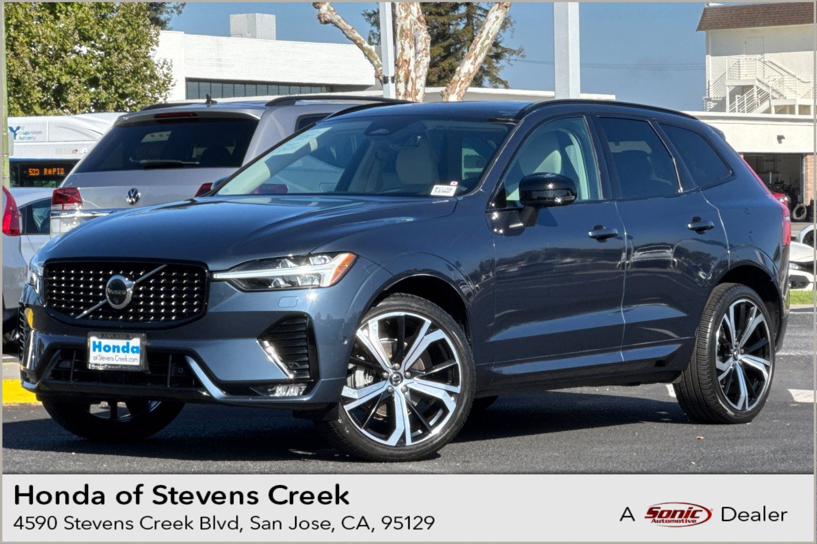 Used 2023 Volvo XC60 B5 Ultimate w/ Protection Package Premier FWD image 1