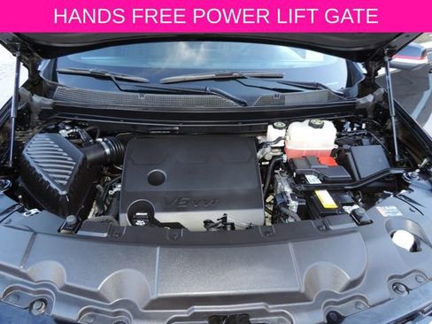 Used 2023 Chevrolet Traverse Premier w/ Redline Edition image 17