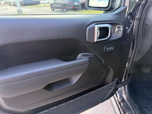 New 2025 Jeep Gladiator Rubicon image 10