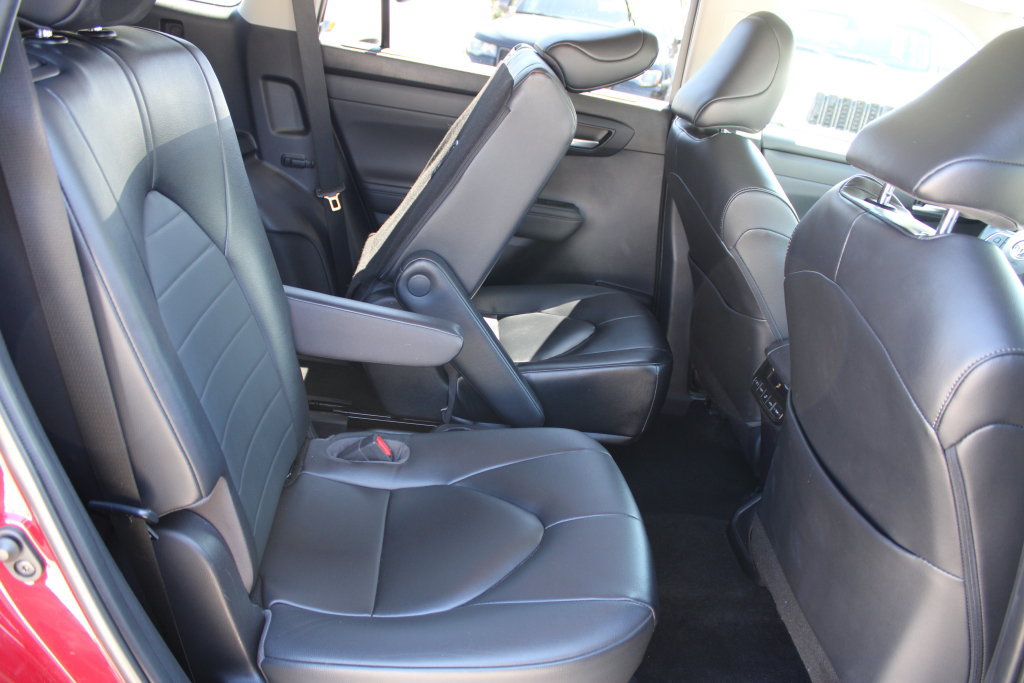 Used 2023 Toyota Highlander XLE FWD image 12